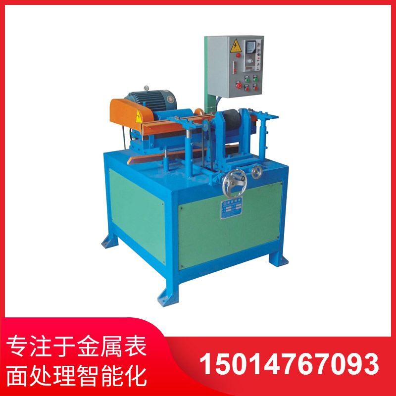 小(xiao)型(xing)圓(yuan)筦抛光(guang)機實(shi)際撡作(zuo)非常簡單(dan)